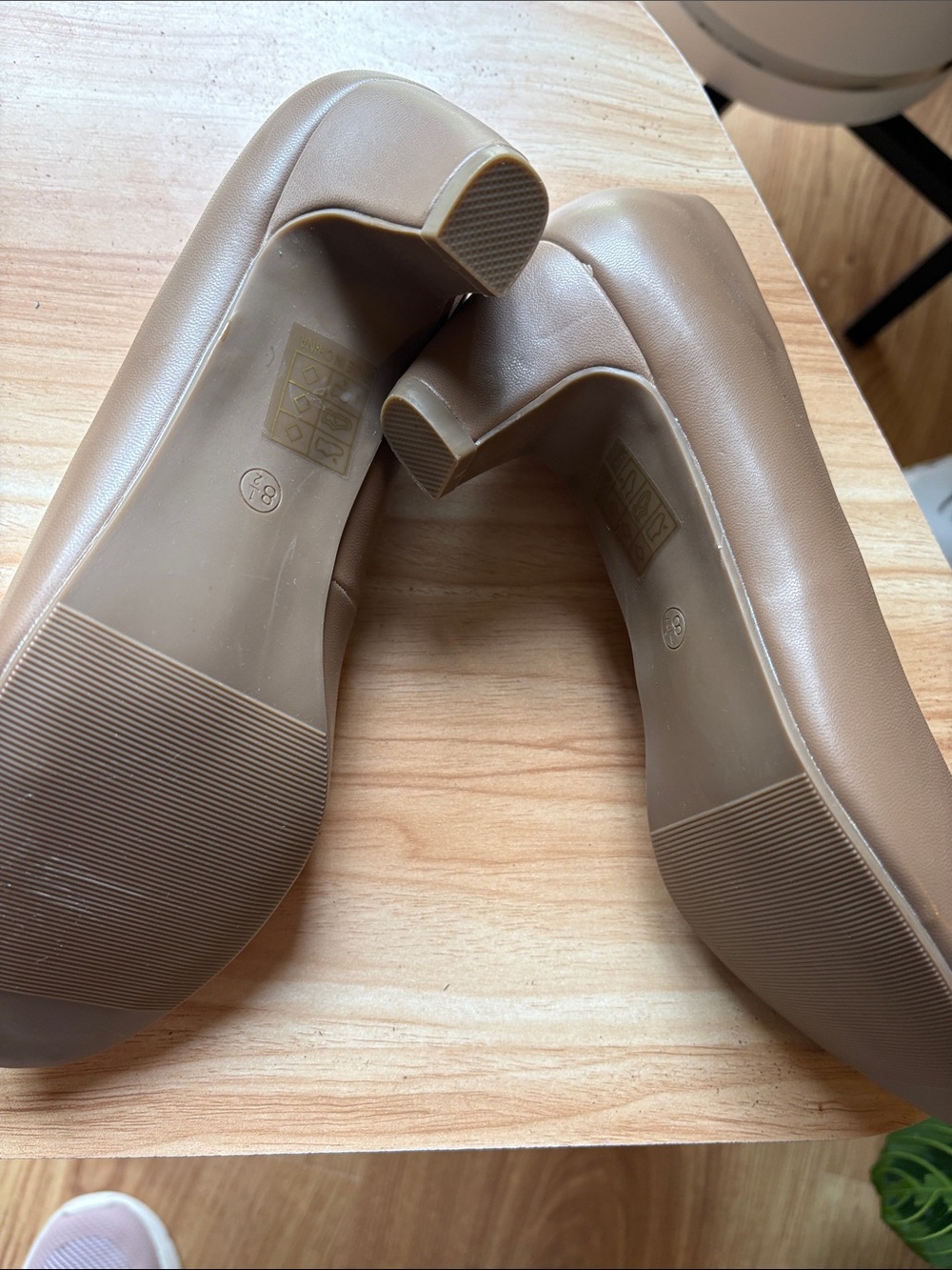 Like New! Journee Collection Tan pumps - Picture 4 of 7